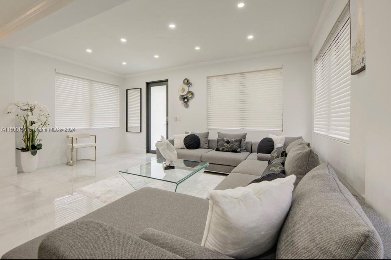 52 47th St, Miami, FL, 33137 United States, 6 Bedrooms Bedrooms, ,5 BathroomsBathrooms,Residential,For Sale,47th St,A11506106