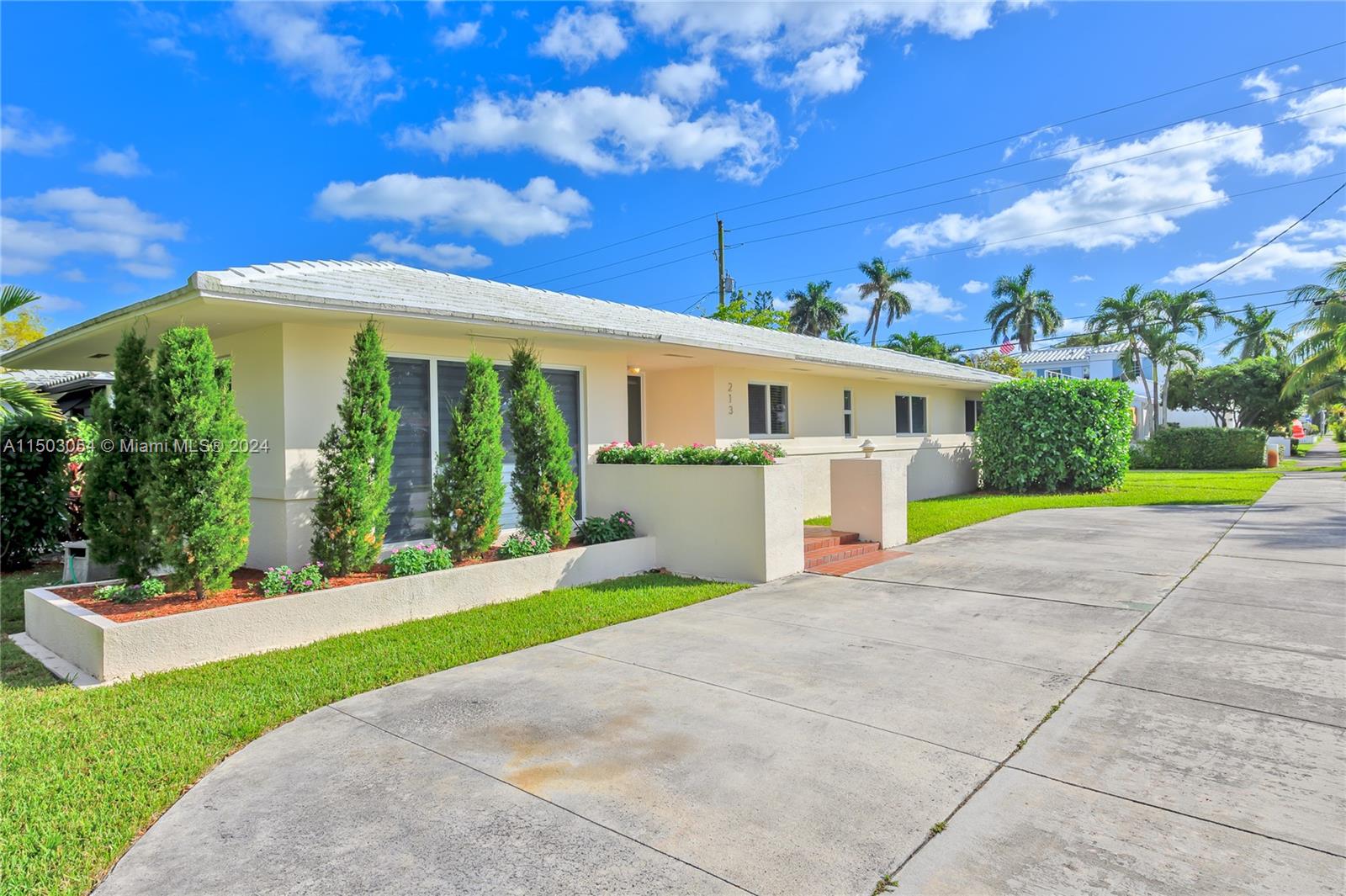 213 N 15th Ave  For Sale A11503054, FL
