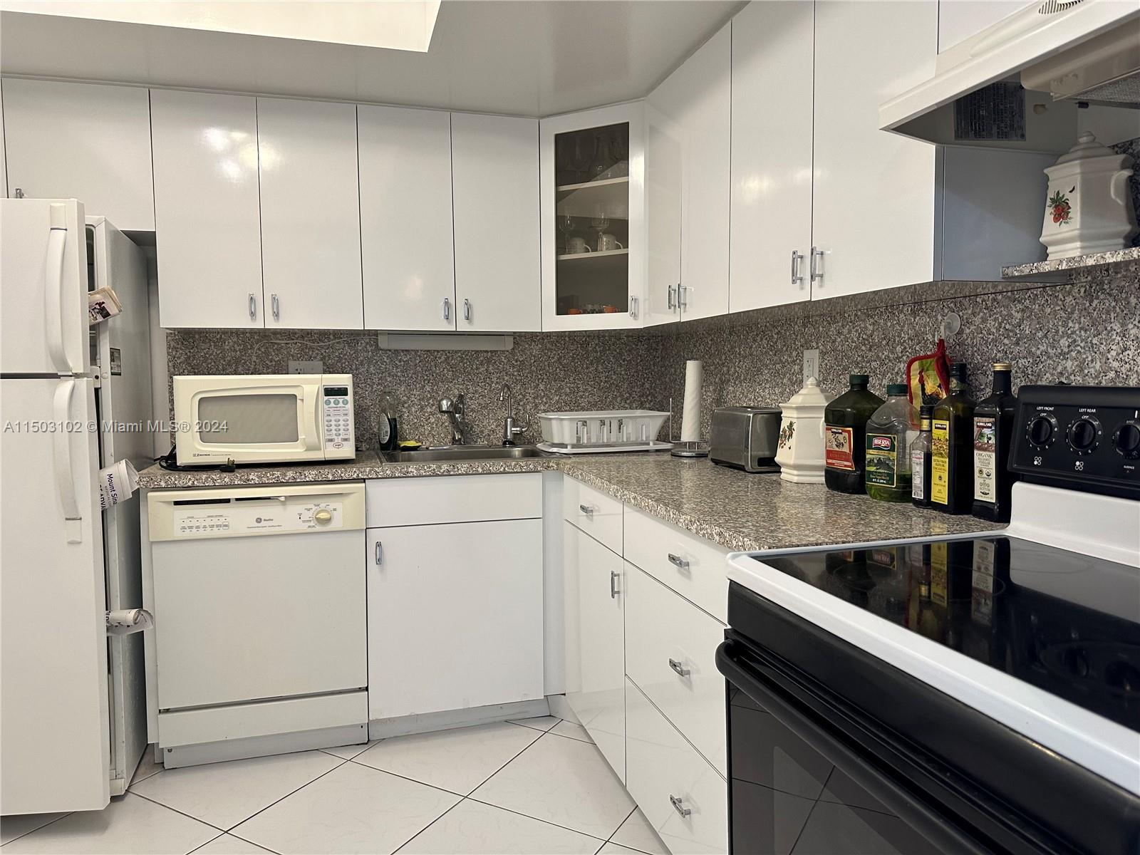 3180 S Ocean Dr 1121, Hallandale Beach, Florida 33009, 1 Bedroom Bedrooms, ,1 BathroomBathrooms,Residential,For Sale,3180 S Ocean Dr 1121,A11503102