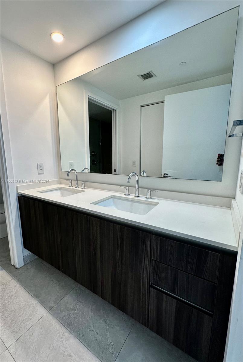 488 NE 18th St 3103, Miami, Florida 33132, 1 Bedroom Bedrooms, 3 Rooms Rooms,1 BathroomBathrooms,Residential,For Sale,488 NE 18th St 3103,A11505313