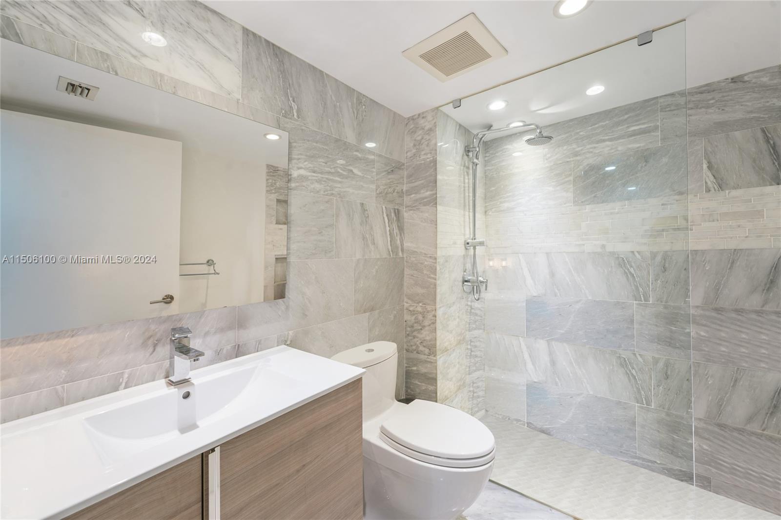 16590 NE 26th Ave 402, North Miami Beach, Florida 33160, 2 Bedrooms Bedrooms, ,2 BathroomsBathrooms,Residential,For Sale,16590 NE 26th Ave 402,A11506100