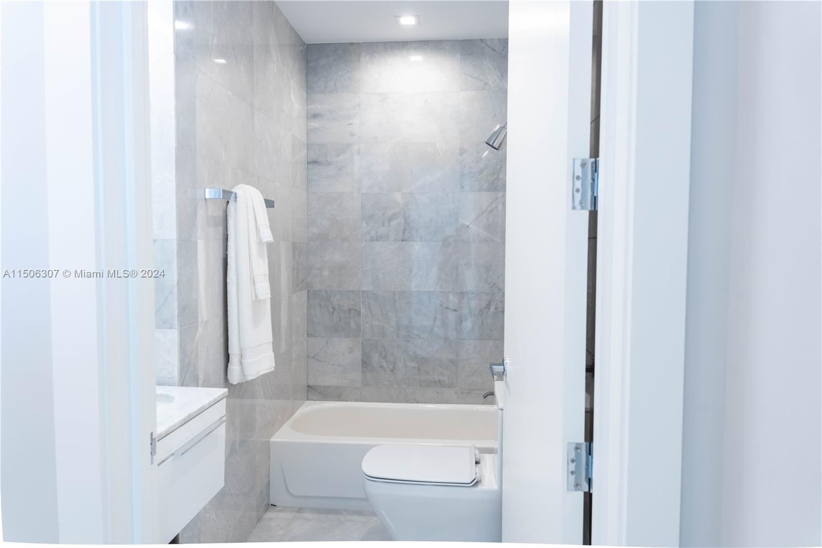 18501 Collins Ave 1104, Sunny Isles Beach, Florida 33160, 4 Bedrooms Bedrooms, ,5 BathroomsBathrooms,Residential,For Sale,18501 Collins Ave 1104,A11506307