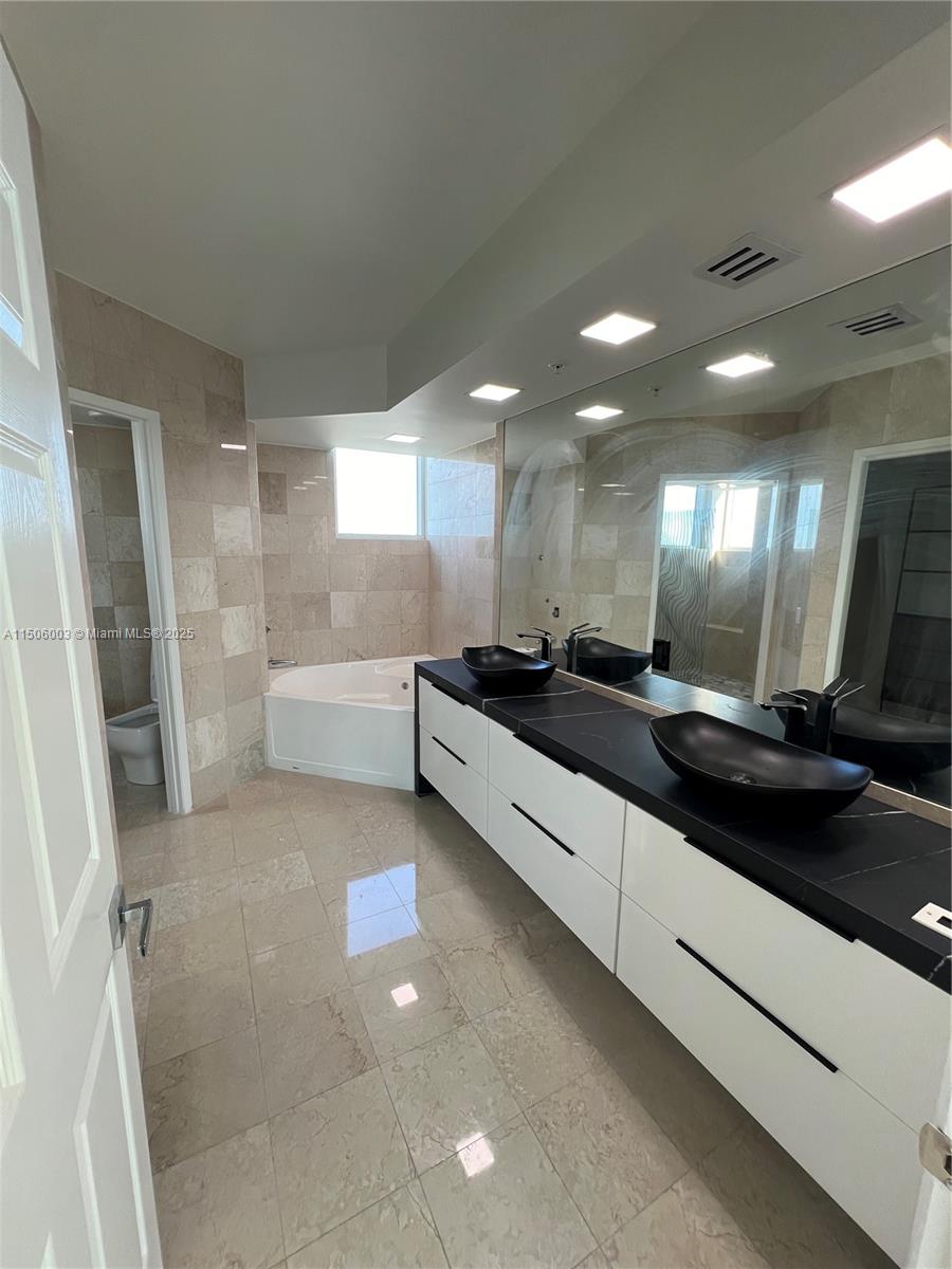 3370 Hidden Bay Dr 2415, Aventura, FL 33180, 3 Bedrooms Bedrooms, ,2 BathroomsBathrooms,Residential,For Sale,Hidden Bay Dr,A11506003