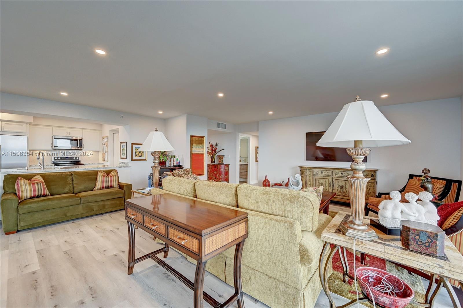 19707 Turnberry Way, Aventura, FL, 33180 United States, 2 Bedrooms Bedrooms, ,2 BathroomsBathrooms,Residential,For Sale,Turnberry Way,A11506354