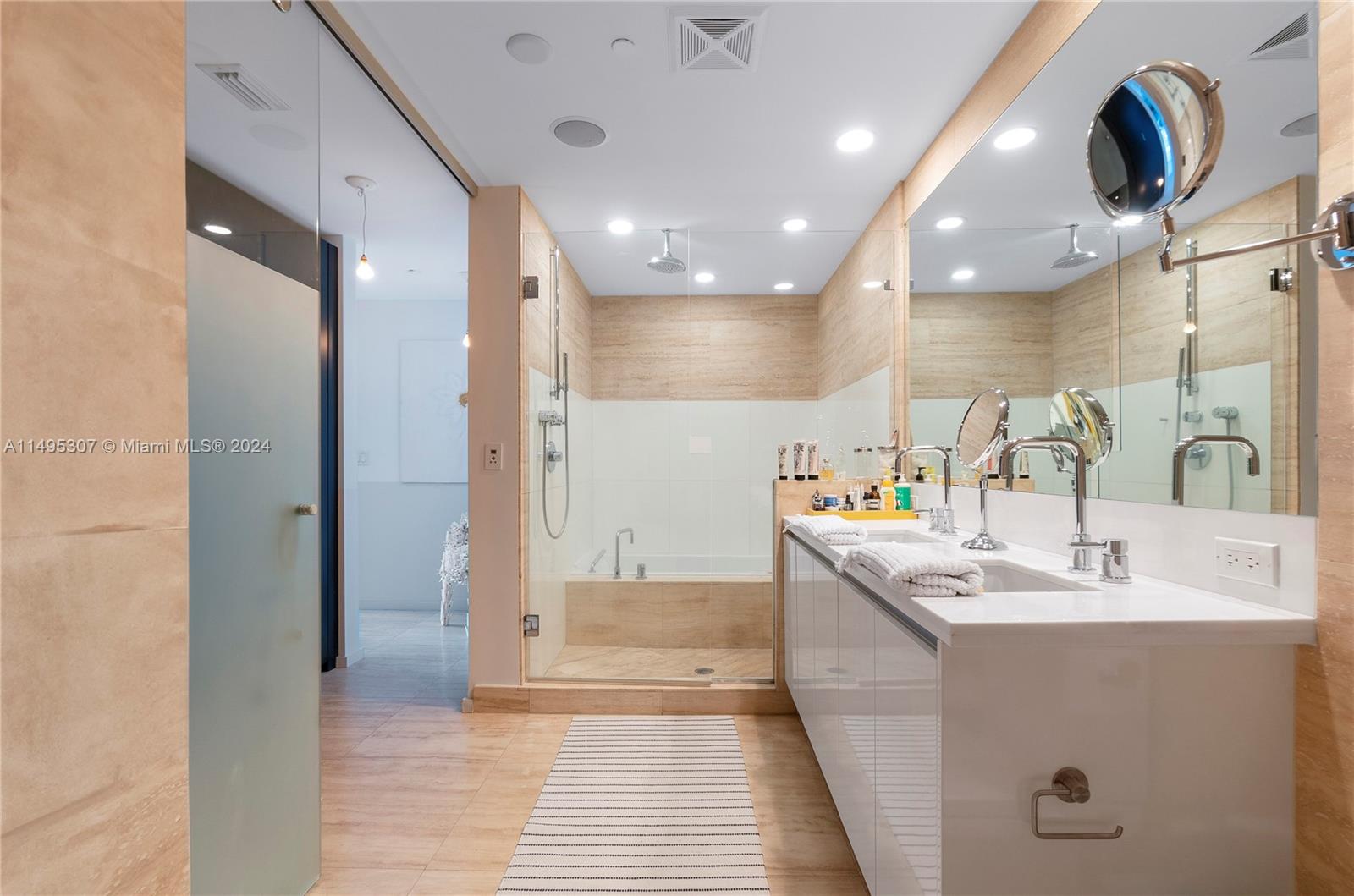 1445 16th St 305, Miami Beach, Florida 33139, 2 Bedrooms Bedrooms, ,2 BathroomsBathrooms,Residential,For Sale,1445 16th St 305,A11495307