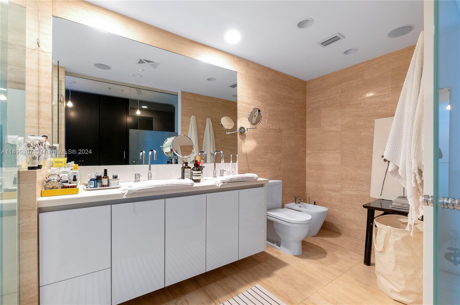 1445 16th St 305, Miami Beach, Florida 33139, 2 Bedrooms Bedrooms, ,2 BathroomsBathrooms,Residential,For Sale,1445 16th St 305,A11495307