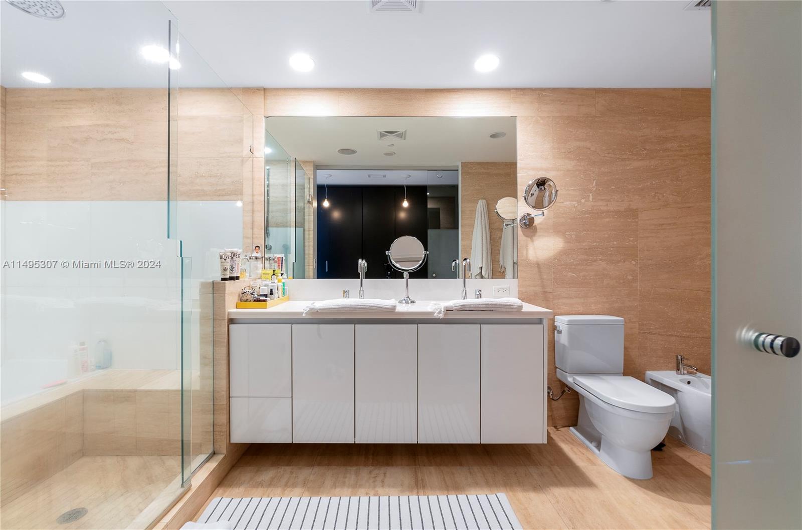 1445 16th St 305, Miami Beach, Florida 33139, 2 Bedrooms Bedrooms, ,2 BathroomsBathrooms,Residential,For Sale,1445 16th St 305,A11495307