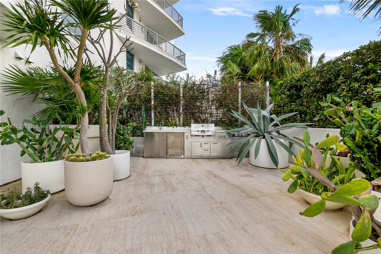 1445 16th St 305, Miami Beach, Florida 33139, 2 Bedrooms Bedrooms, ,2 BathroomsBathrooms,Residential,For Sale,1445 16th St 305,A11495307