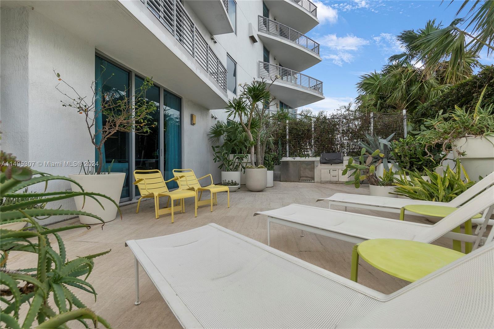 1445 16th St 305, Miami Beach, Florida 33139, 2 Bedrooms Bedrooms, ,2 BathroomsBathrooms,Residential,For Sale,1445 16th St 305,A11495307