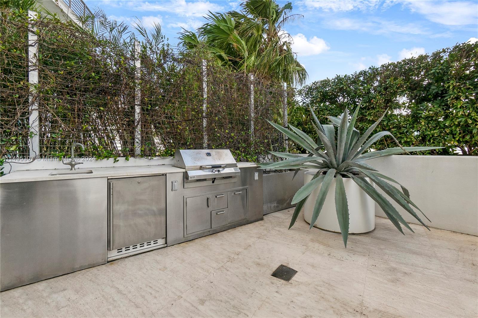 1445 16th St 305, Miami Beach, Florida 33139, 2 Bedrooms Bedrooms, ,2 BathroomsBathrooms,Residential,For Sale,1445 16th St 305,A11495307