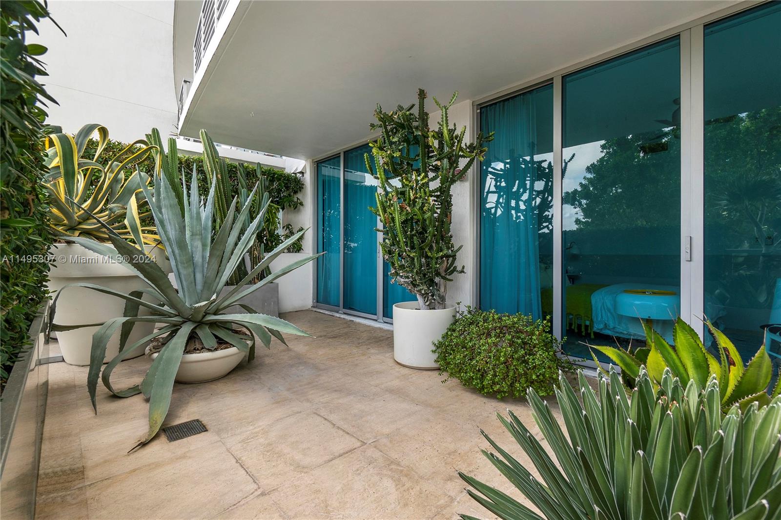 1445 16th St 305, Miami Beach, Florida 33139, 2 Bedrooms Bedrooms, ,2 BathroomsBathrooms,Residential,For Sale,1445 16th St 305,A11495307