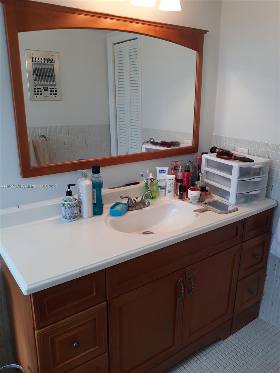 215 SE 3rd Ave 407A, Hallandale Beach, Florida 33009, 2 Bedrooms Bedrooms, ,2 BathroomsBathrooms,Residential,For Sale,215 SE 3rd Ave 407A,A11506373