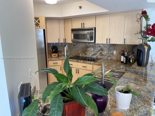 6767 Collins Ave 909, Miami Beach, Florida 33141, 2 Bedrooms Bedrooms, ,2 BathroomsBathrooms,Residential,For Sale,6767 Collins Ave 909,A11480854