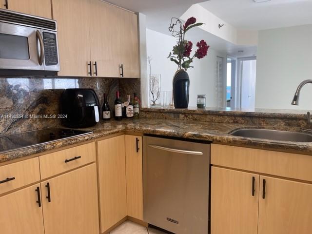 6767 Collins Ave 909, Miami Beach, Florida 33141, 2 Bedrooms Bedrooms, ,2 BathroomsBathrooms,Residential,For Sale,6767 Collins Ave 909,A11480854