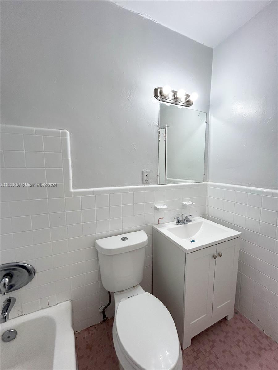 667 NE 86th St B, Miami, Florida 33138, 1 Bedroom Bedrooms, ,1 BathroomBathrooms,Residentiallease,For Rent,667 NE 86th St B,A11506457