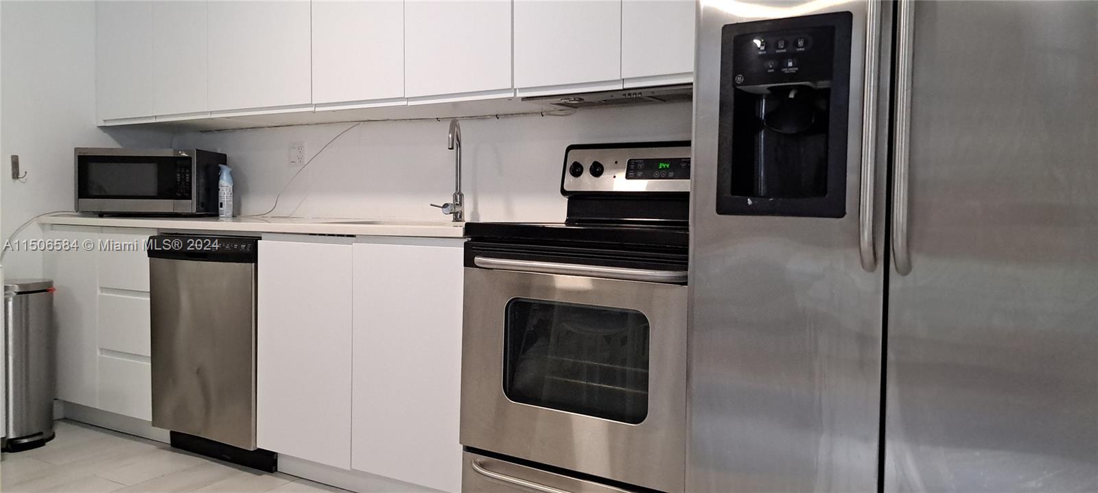 846 Michigan Ave 101, Miami Beach, Florida 33139, 3 Bedrooms Bedrooms, ,3 BathroomsBathrooms,Residentiallease,For Rent,846 Michigan Ave 101,A11506584