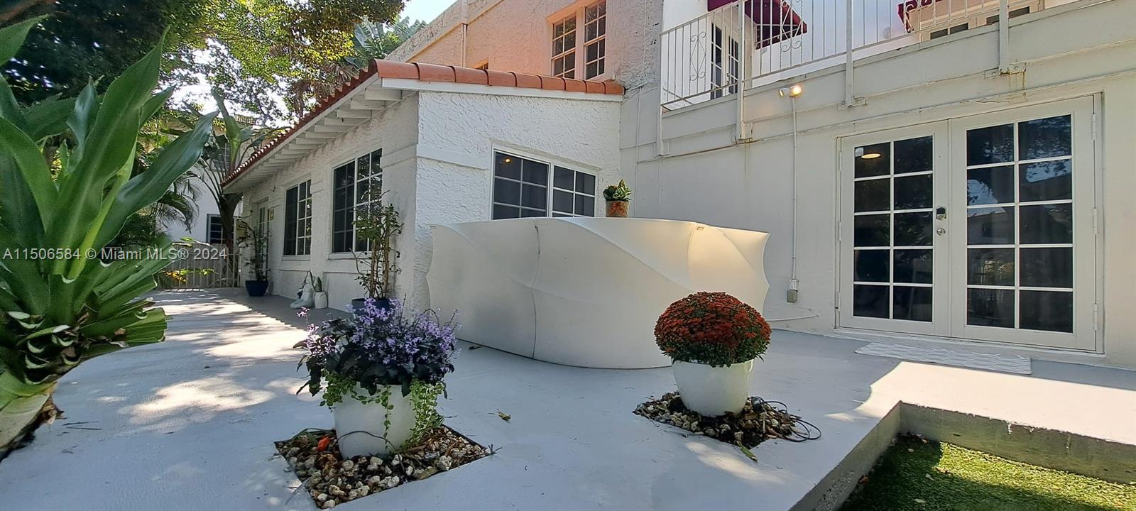 846 Michigan Ave 101, Miami Beach, Florida 33139, 3 Bedrooms Bedrooms, ,3 BathroomsBathrooms,Residentiallease,For Rent,846 Michigan Ave 101,A11506584