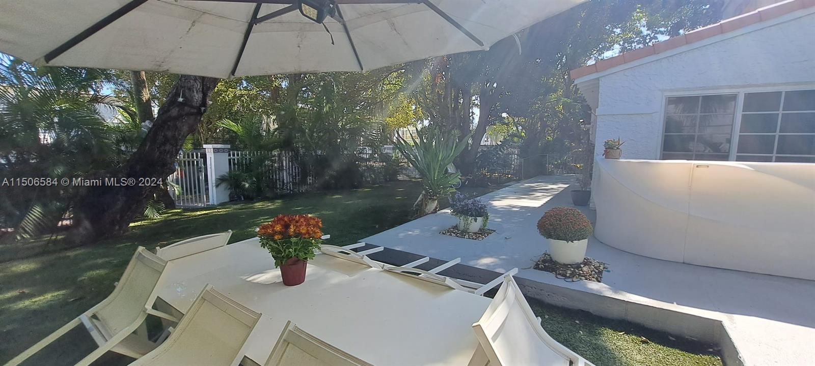 846 Michigan Ave 101, Miami Beach, Florida 33139, 3 Bedrooms Bedrooms, ,3 BathroomsBathrooms,Residentiallease,For Rent,846 Michigan Ave 101,A11506584