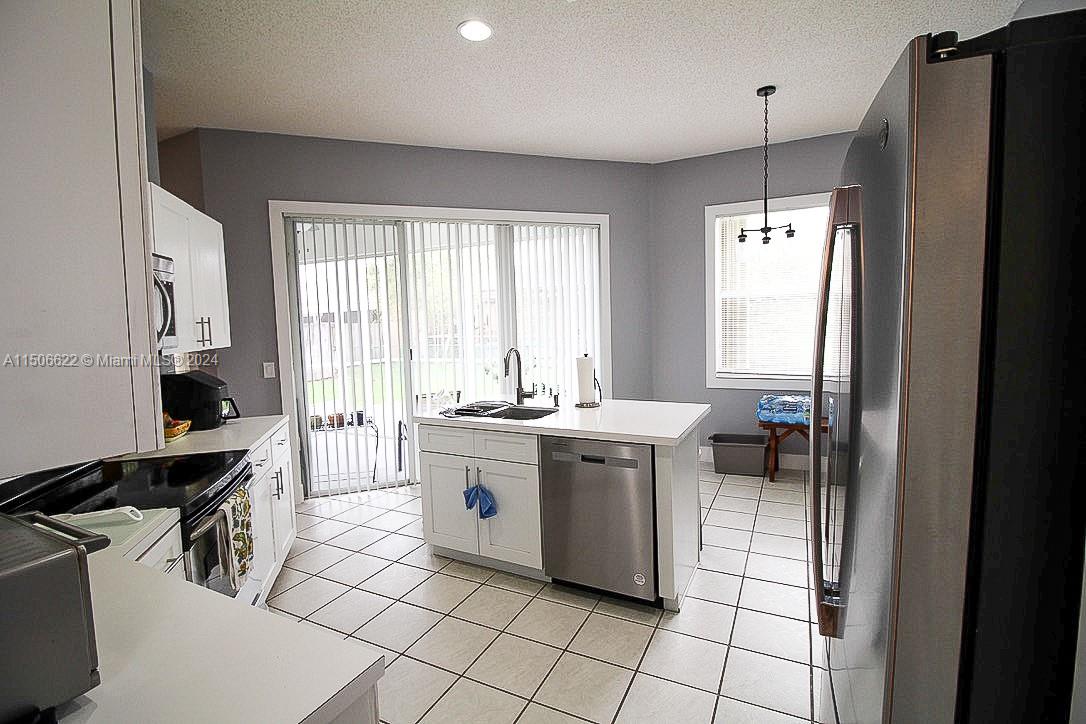 725 SE 28th Ln, Homestead, Florida 33033, 4 Bedrooms Bedrooms, ,2 BathroomsBathrooms,Residential,For Sale,725 SE 28th Ln,A11506622