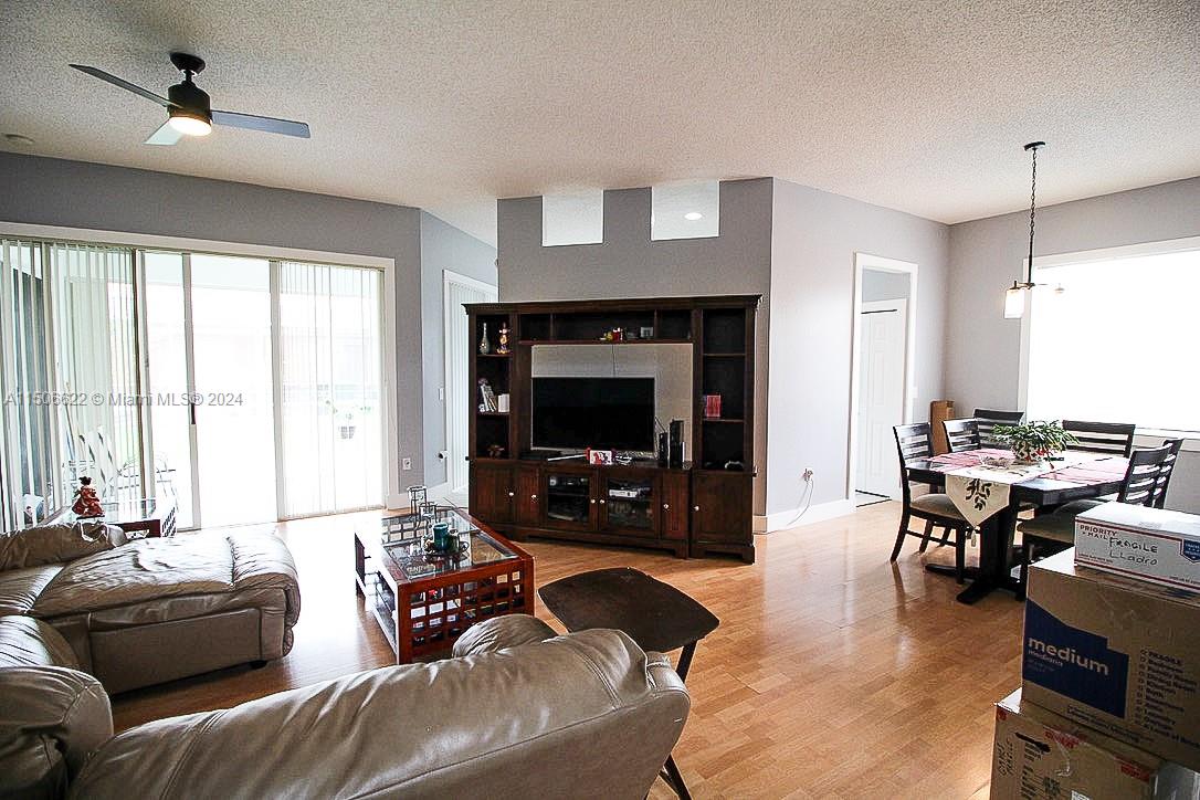 725 SE 28th Ln, Homestead, Florida 33033, 4 Bedrooms Bedrooms, ,2 BathroomsBathrooms,Residential,For Sale,725 SE 28th Ln,A11506622