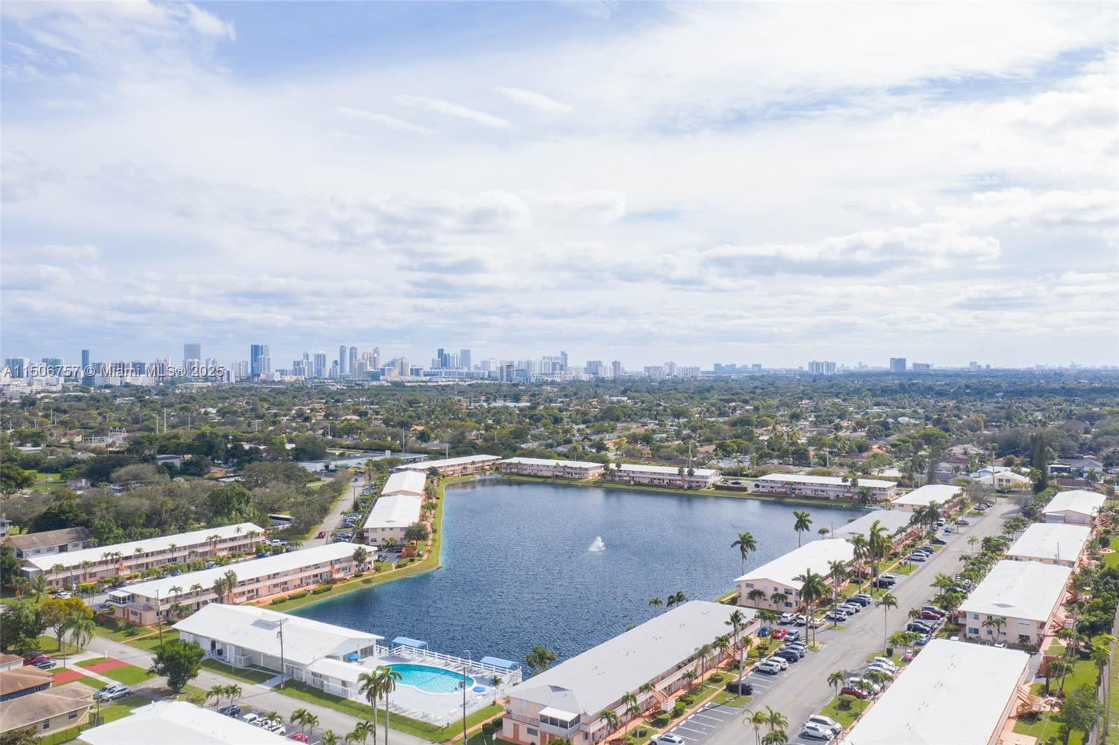 900 SW 11th Ave C, Hallandale Beach, Florida 33009, 1 Bedroom Bedrooms, ,1 BathroomBathrooms,Residential,For Sale,900 SW 11th Ave C,A11506757