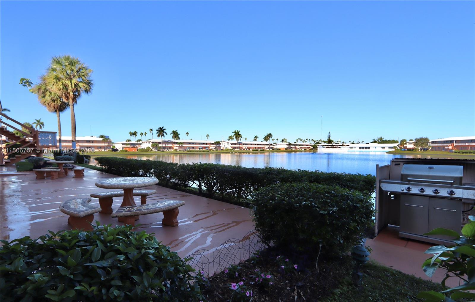 900 SW 11th Ave C, Hallandale Beach, Florida 33009, 1 Bedroom Bedrooms, ,1 BathroomBathrooms,Residential,For Sale,900 SW 11th Ave C,A11506757