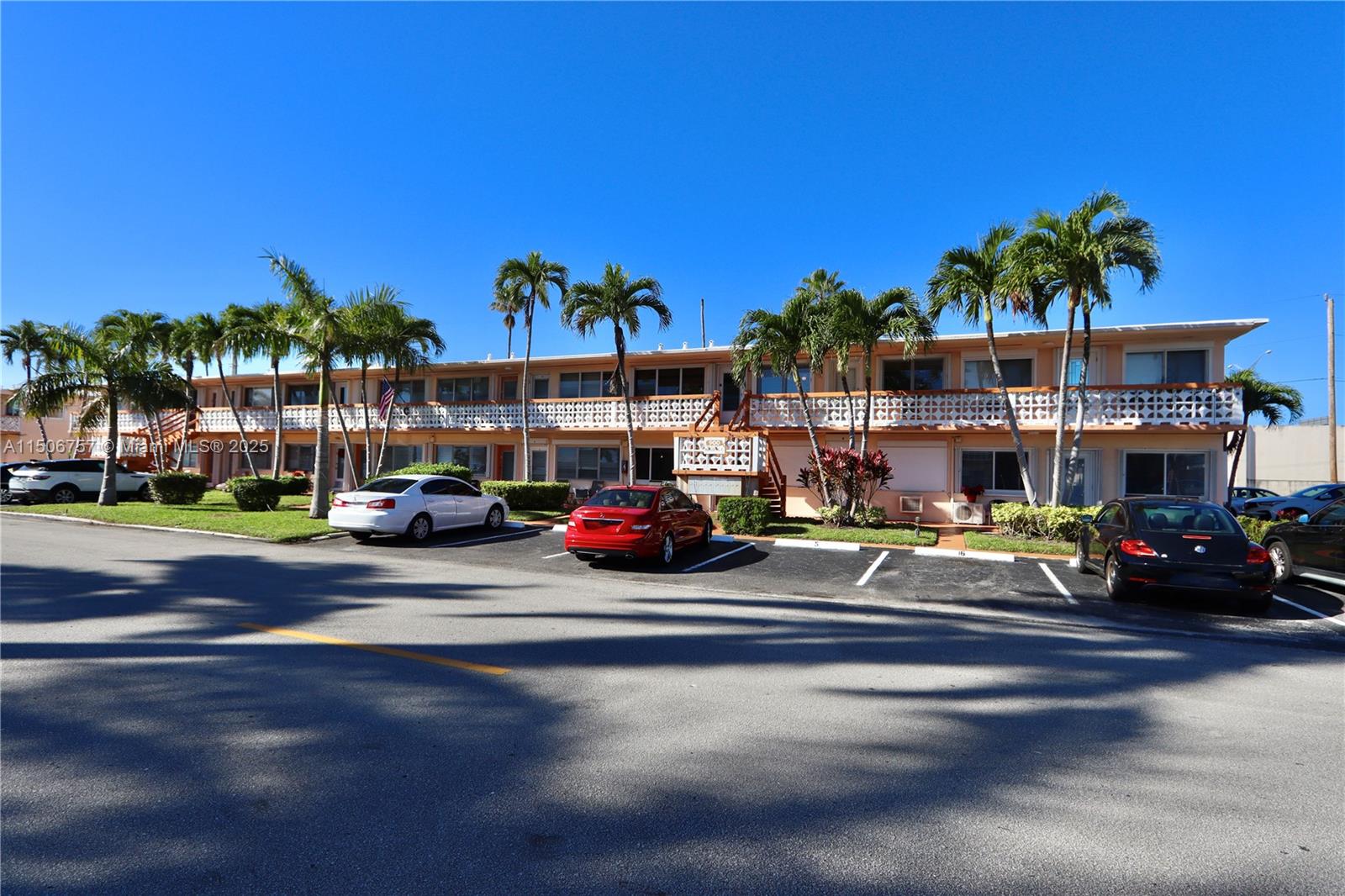 900 SW 11th Ave C, Hallandale Beach, Florida 33009, 1 Bedroom Bedrooms, ,1 BathroomBathrooms,Residential,For Sale,900 SW 11th Ave C,A11506757