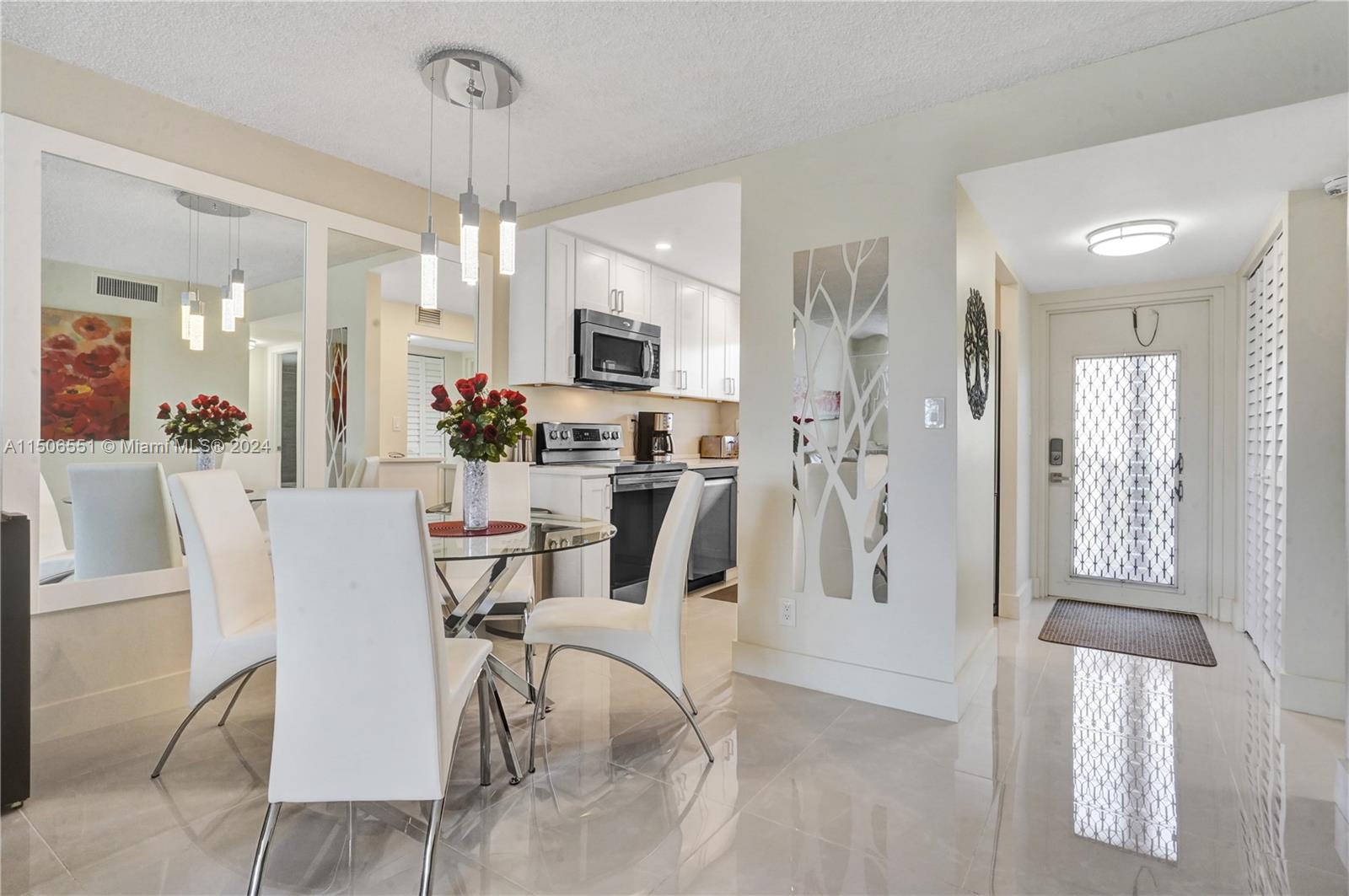 9380 Sunrise Lakes Blvd, Sunrise, FL, 33322 United States, 1 Bedroom Bedrooms, ,1 BathroomBathrooms,Residential,For Sale,Sunrise Lakes Blvd,A11506551