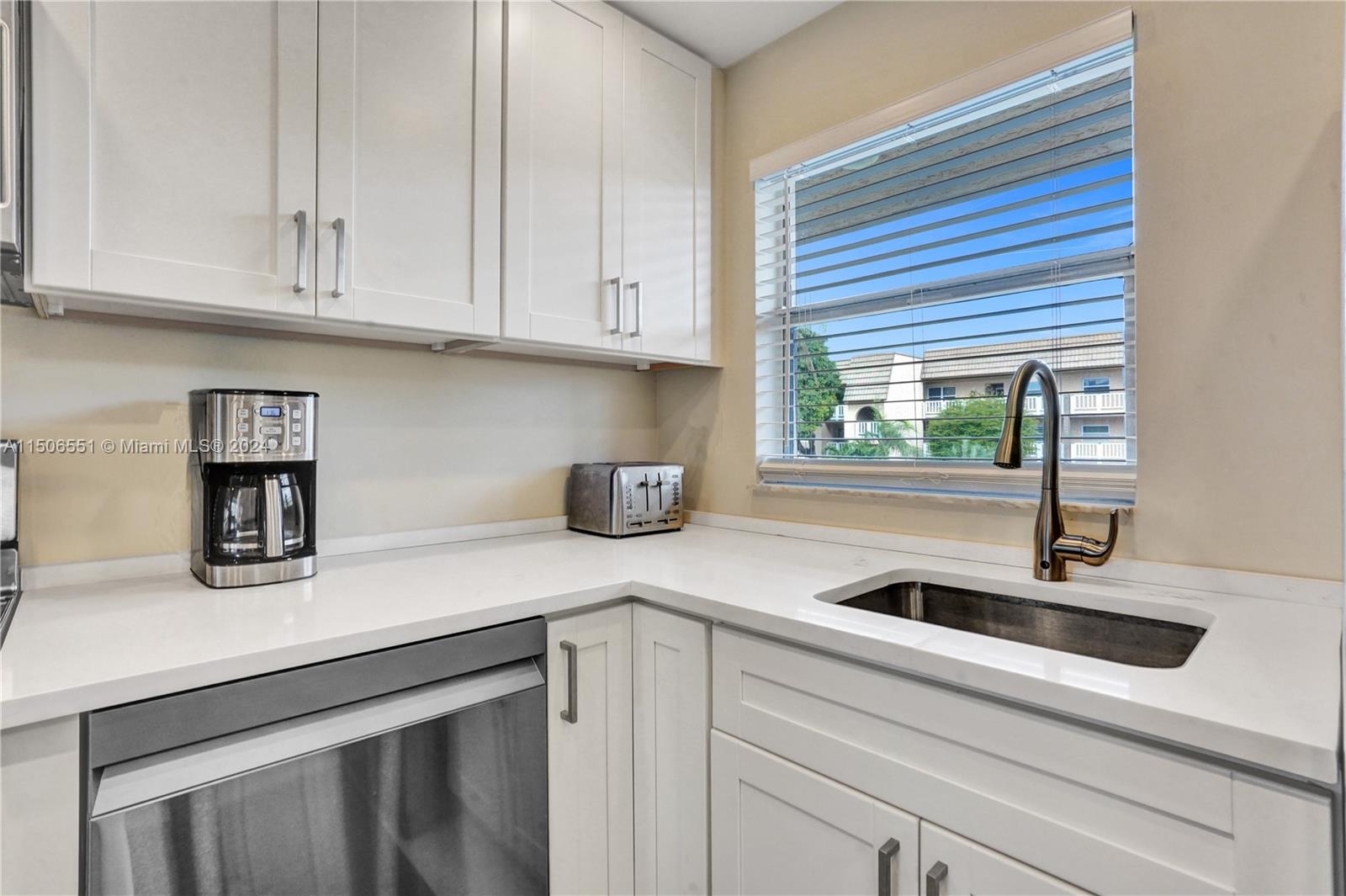 9380 Sunrise Lakes Blvd, Sunrise, FL, 33322 United States, 1 Bedroom Bedrooms, ,1 BathroomBathrooms,Residential,For Sale,Sunrise Lakes Blvd,A11506551