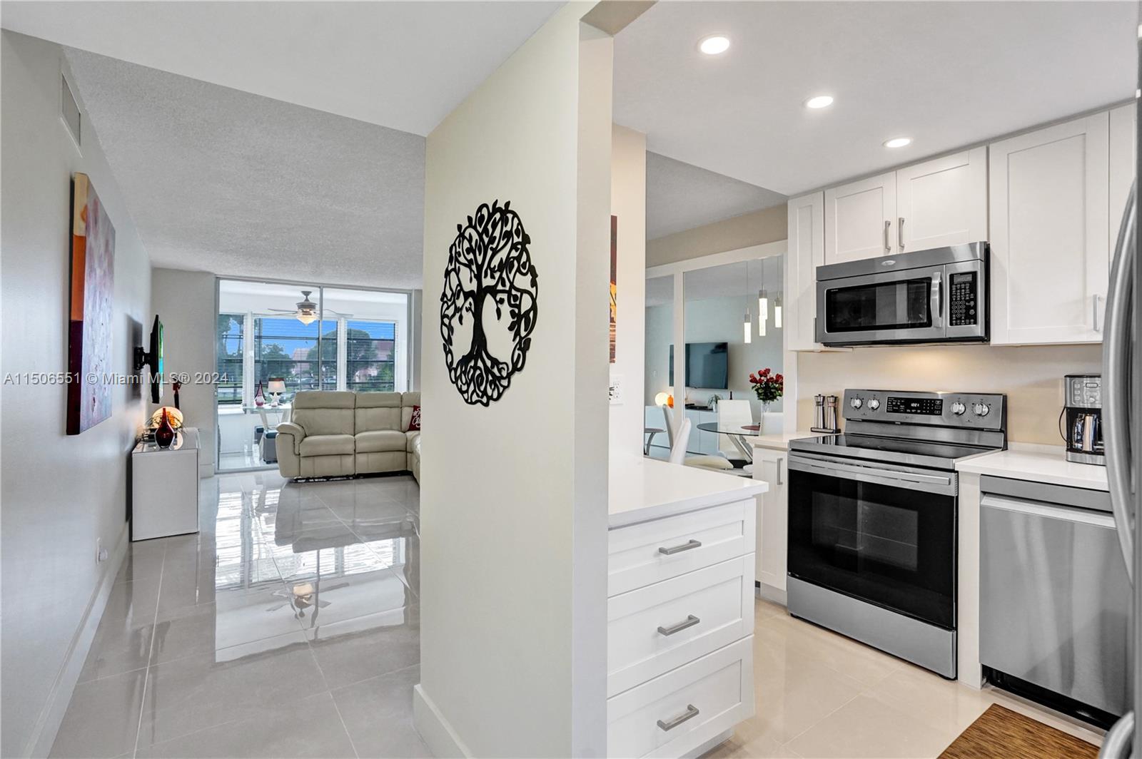 9380 Sunrise Lakes Blvd, Sunrise, FL, 33322 United States, 1 Bedroom Bedrooms, ,1 BathroomBathrooms,Residential,For Sale,Sunrise Lakes Blvd,A11506551