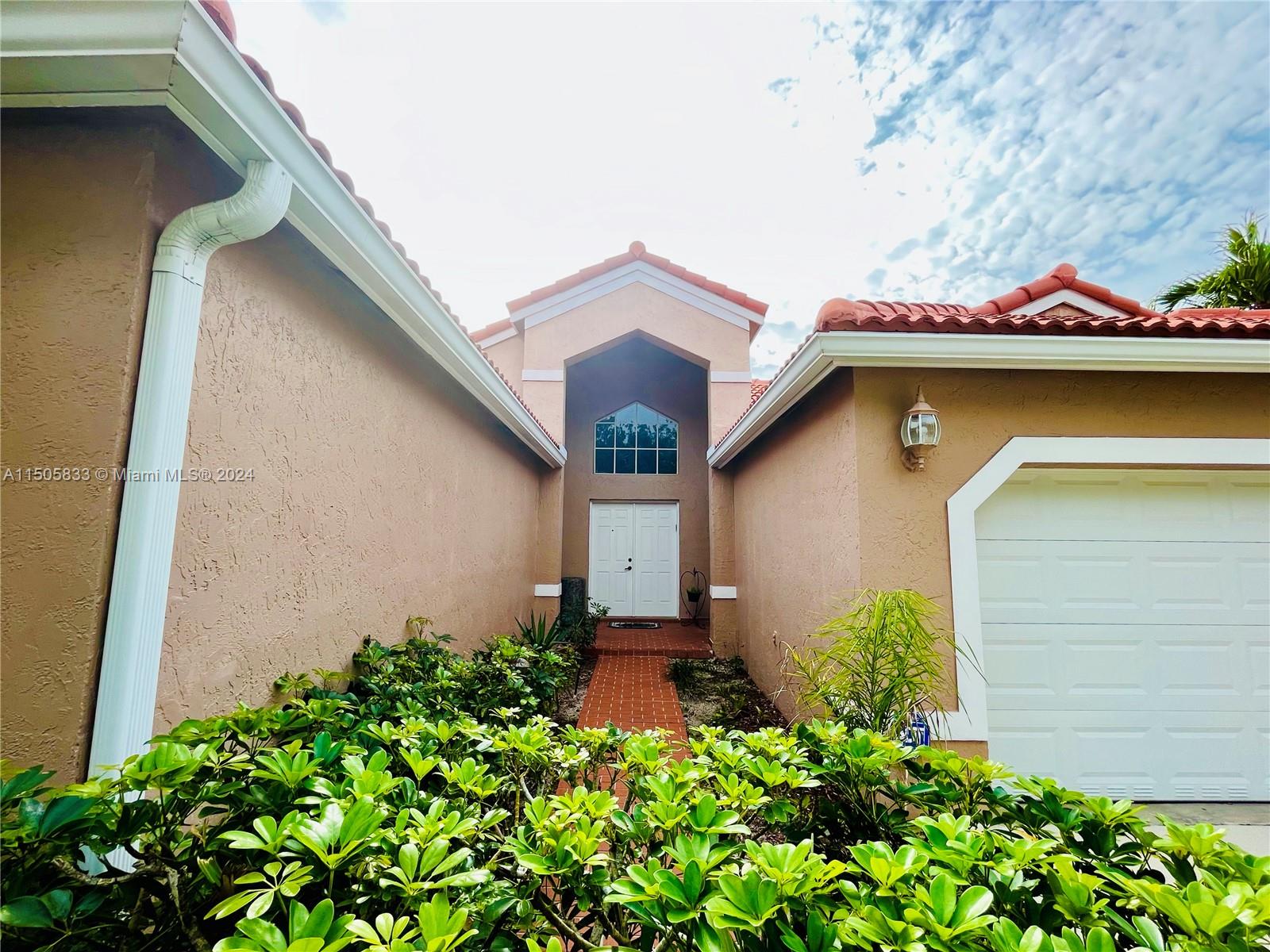 612 Cambridge Ter, Weston, FL, 33326 United States, 3 Bedrooms Bedrooms, ,2 BathroomsBathrooms,Residential,For Sale,Cambridge Ter,A11505833