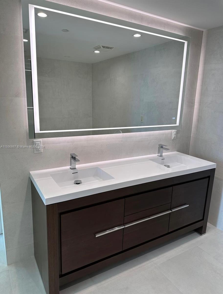 Miami Beach, Florida 33139, 1 Bedroom Bedrooms, ,1 BathroomBathrooms,Residentiallease,For Rent,A11506867