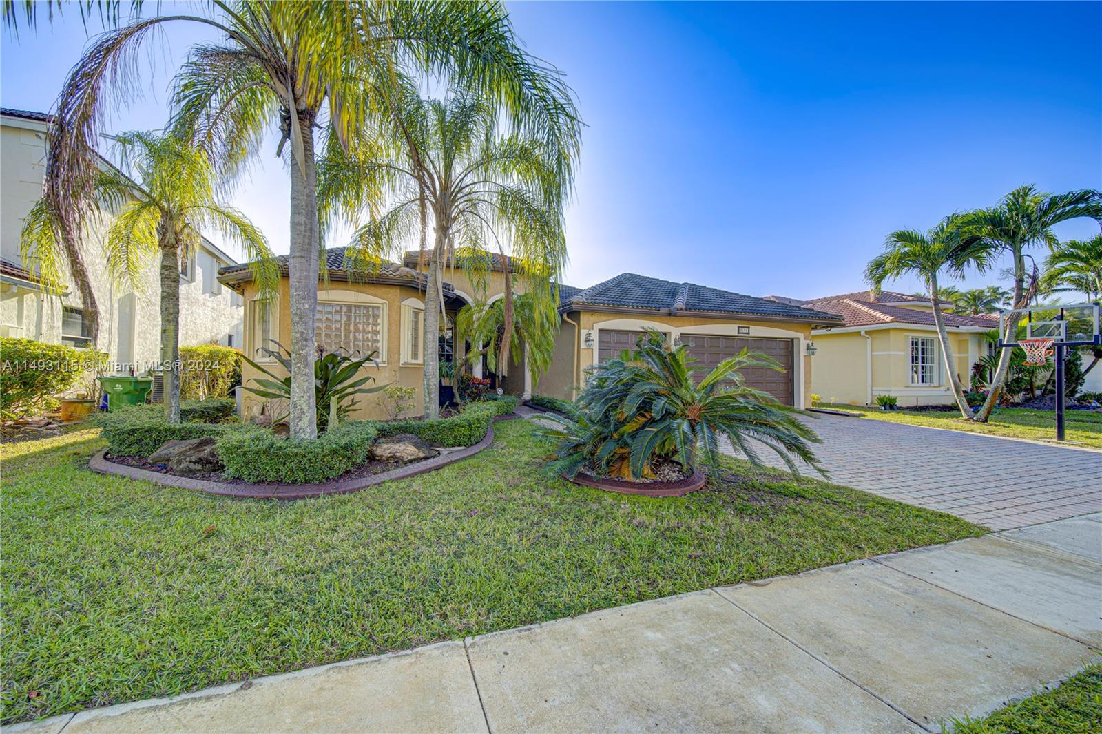 3165 SW 189th Ter  For Sale A11493115, FL