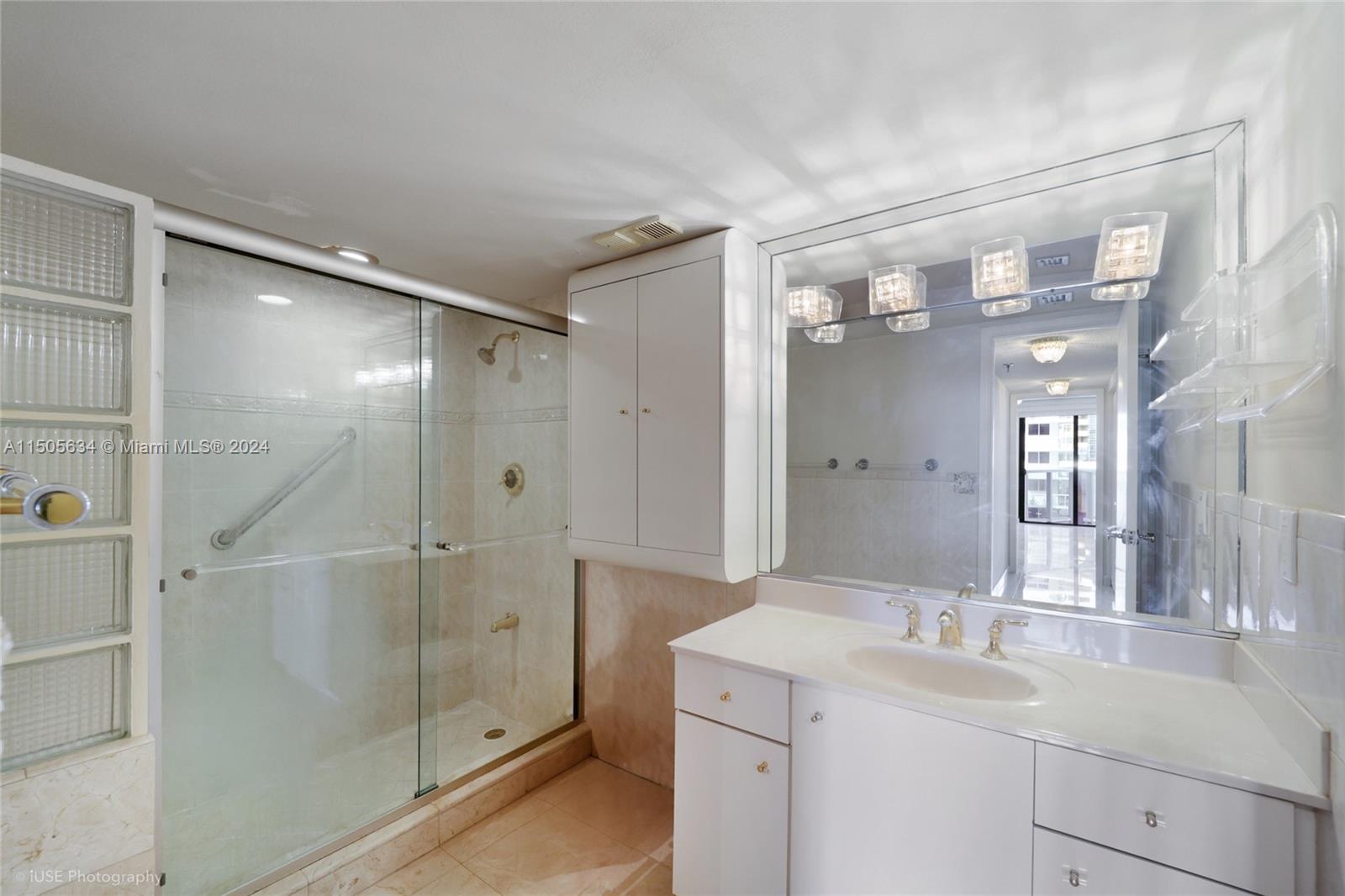 2401 Collins Ave 1109, Miami Beach, Florida 33140, 2 Bedrooms Bedrooms, ,2 BathroomsBathrooms,Residential,For Sale,2401 Collins Ave 1109,A11505634
