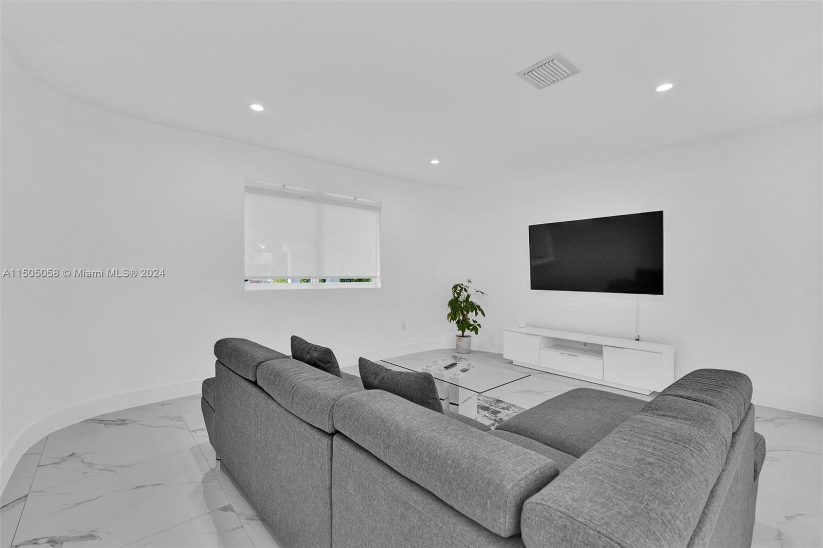 7529 Mutiny Ave, North Bay Village, Florida 33141, 4 Bedrooms Bedrooms, ,3 BathroomsBathrooms,Residential,For Sale,7529 Mutiny Ave,A11505058