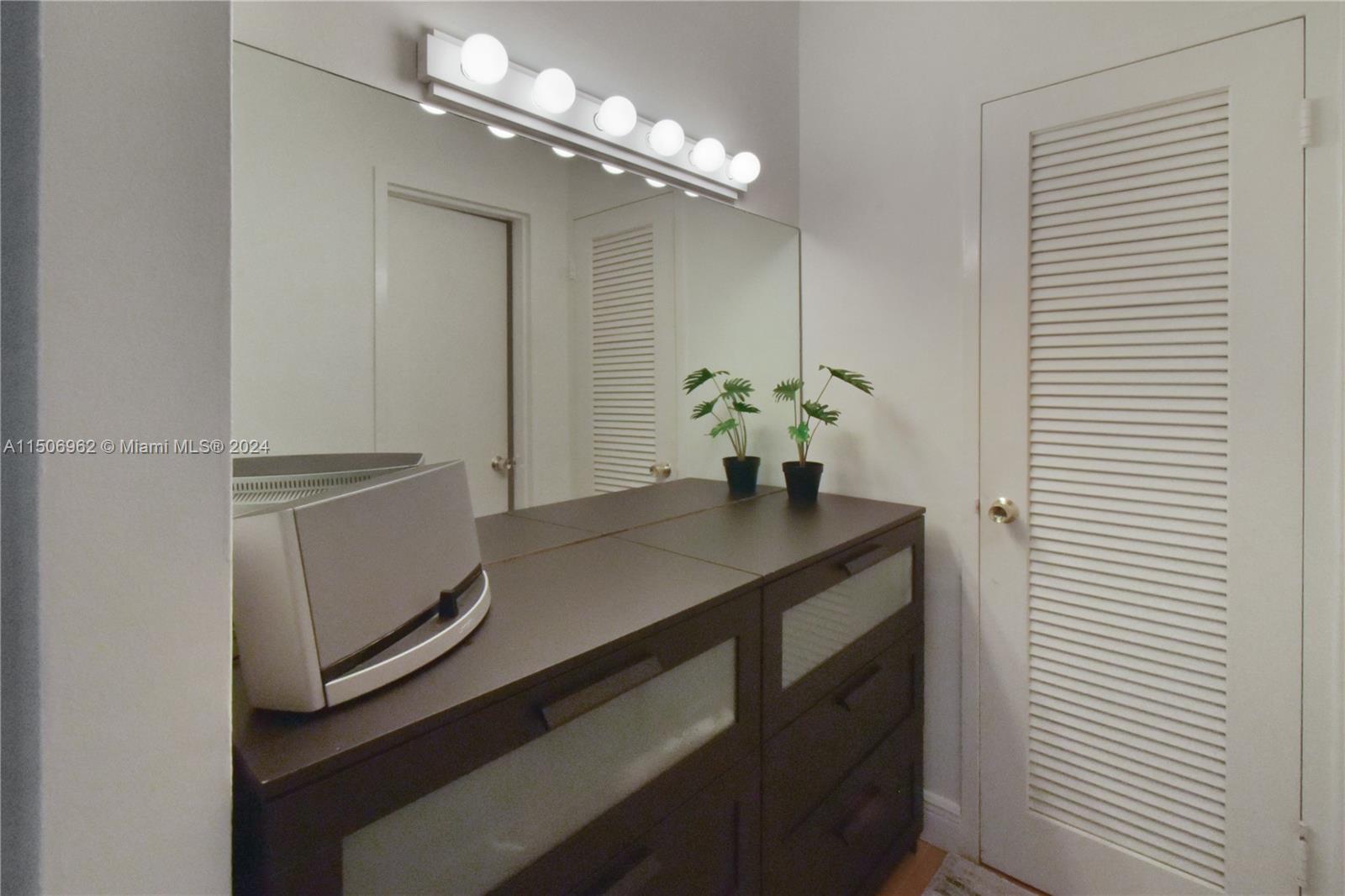 800 West 438, Miami Beach, Florida 33139, 1 Bedroom Bedrooms, ,1 BathroomBathrooms,Residential,For Sale,800 West 438,A11506962