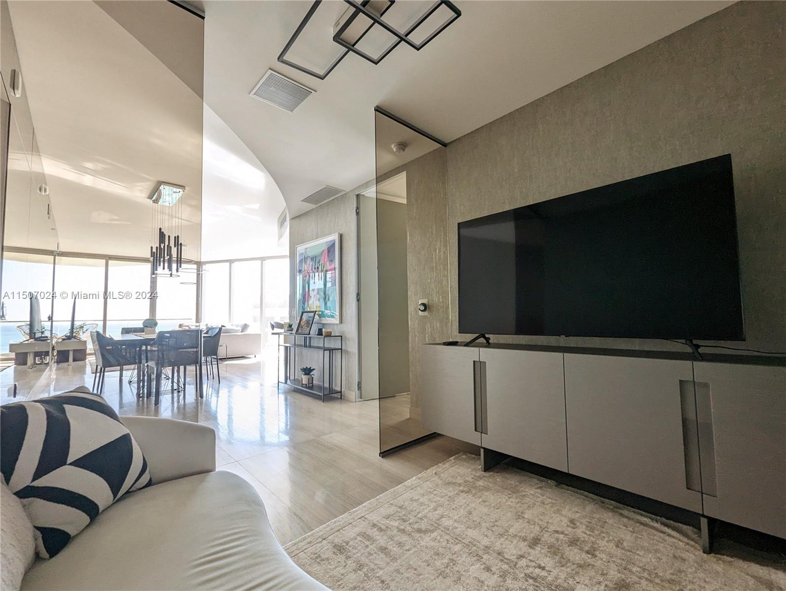18975 Collins Ave, Sunny Isles Beach, FL, 33160 United States, 2 Bedrooms Bedrooms, ,2 BathroomsBathrooms,Residential,For Sale,Collins Ave,A11507024