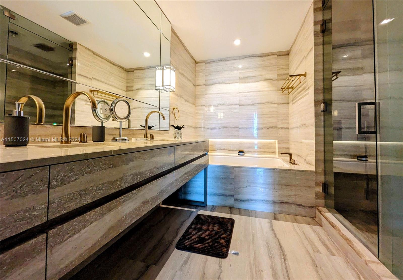 18975 Collins Ave, Sunny Isles Beach, FL, 33160 United States, 2 Bedrooms Bedrooms, ,2 BathroomsBathrooms,Residential,For Sale,Collins Ave,A11507024