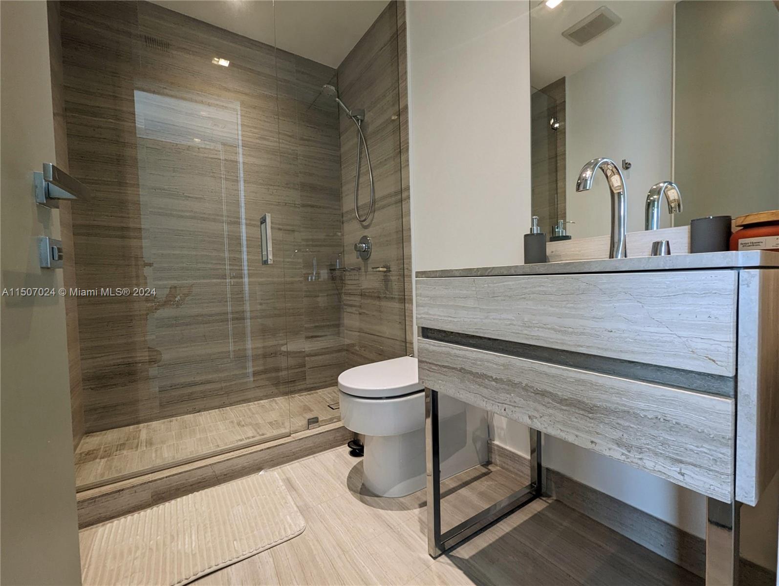 18975 Collins Ave, Sunny Isles Beach, FL, 33160 United States, 2 Bedrooms Bedrooms, ,2 BathroomsBathrooms,Residential,For Sale,Collins Ave,A11507024