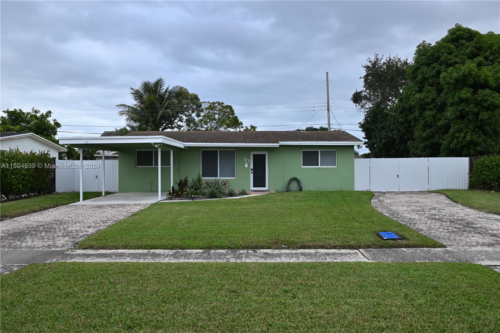 121 68th Blvd, Pembroke Pines, FL, 33023 United States, 3 Bedrooms Bedrooms, ,2 BathroomsBathrooms,Residential,For Sale,68th Blvd,A11504939