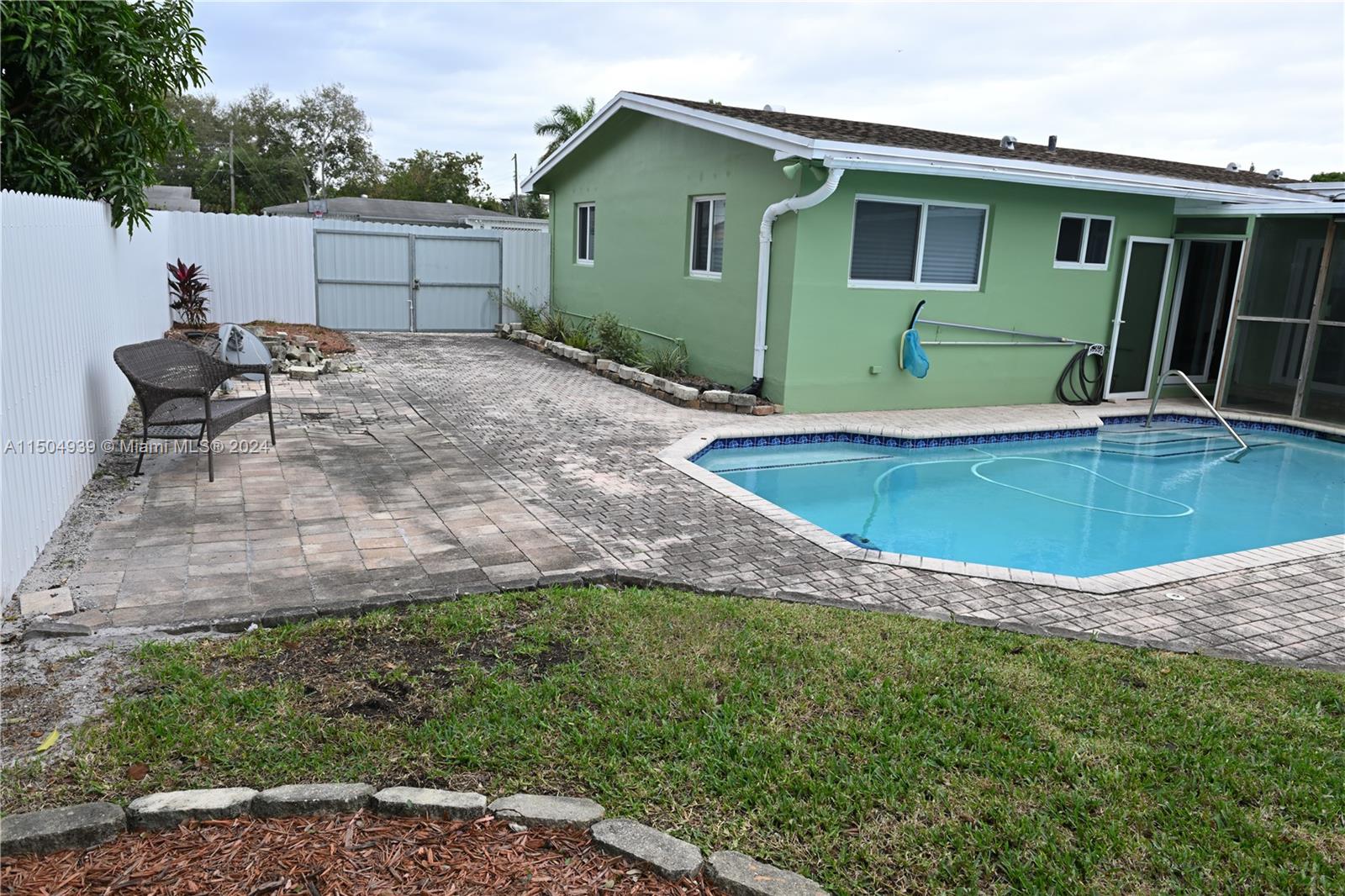 121 68th Blvd, Pembroke Pines, FL, 33023 United States, 3 Bedrooms Bedrooms, ,2 BathroomsBathrooms,Residential,For Sale,68th Blvd,A11504939