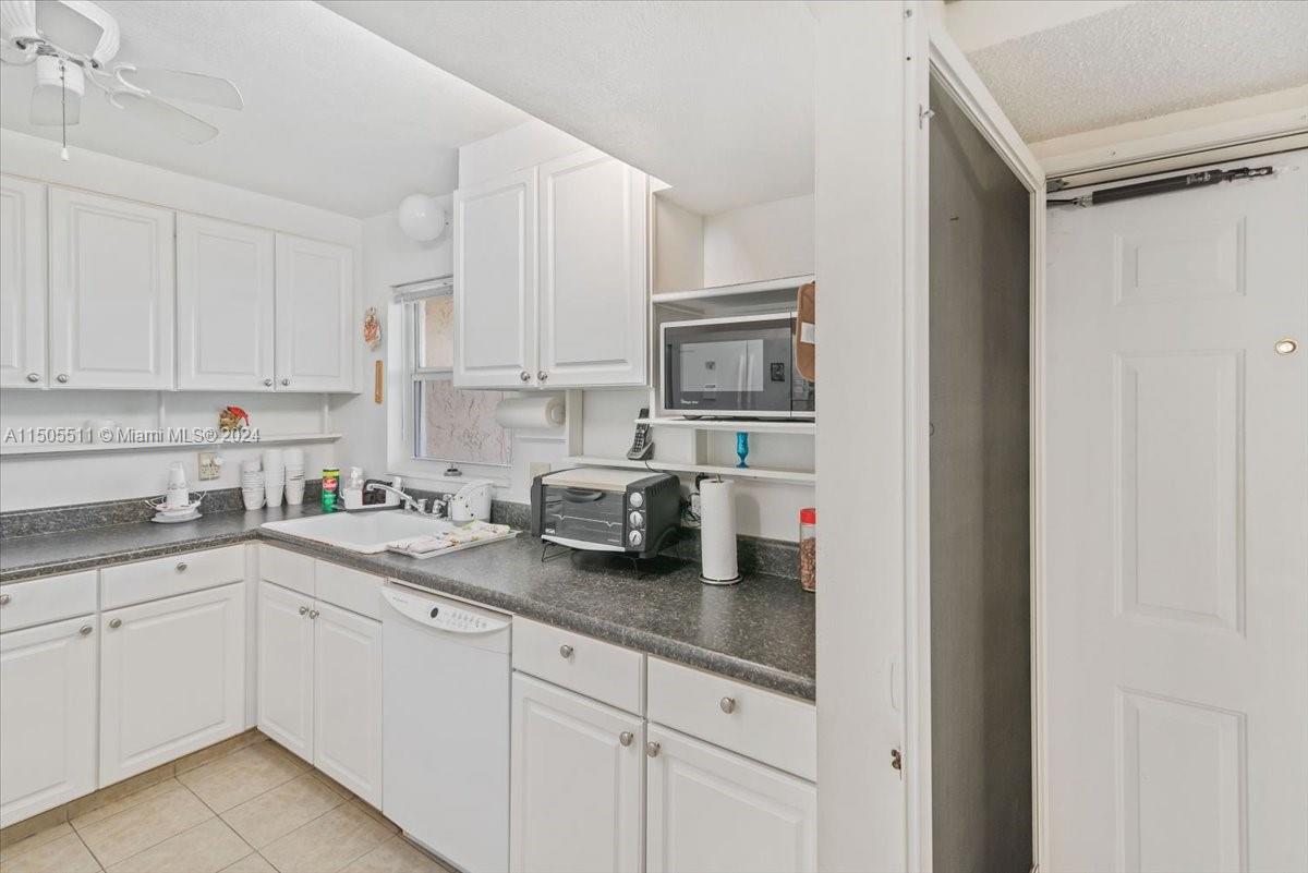 117 Lake Carol Dr, West Palm Beach, FL, 33411 United States, 2 Bedrooms Bedrooms, ,2 BathroomsBathrooms,Residential,For Sale,Lake Carol Dr,A11505511