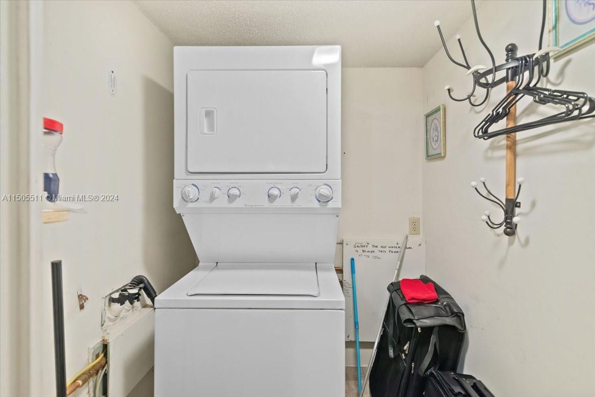 117 Lake Carol Dr, West Palm Beach, FL, 33411 United States, 2 Bedrooms Bedrooms, ,2 BathroomsBathrooms,Residential,For Sale,Lake Carol Dr,A11505511