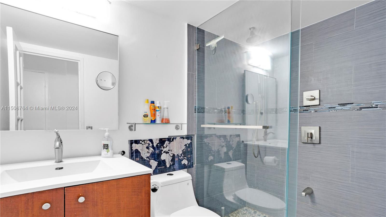 1228 West Ave 907, Miami Beach, Florida 33139, 1 Bedroom Bedrooms, ,1 BathroomBathrooms,Residential,For Sale,1228 West Ave 907,A11506764