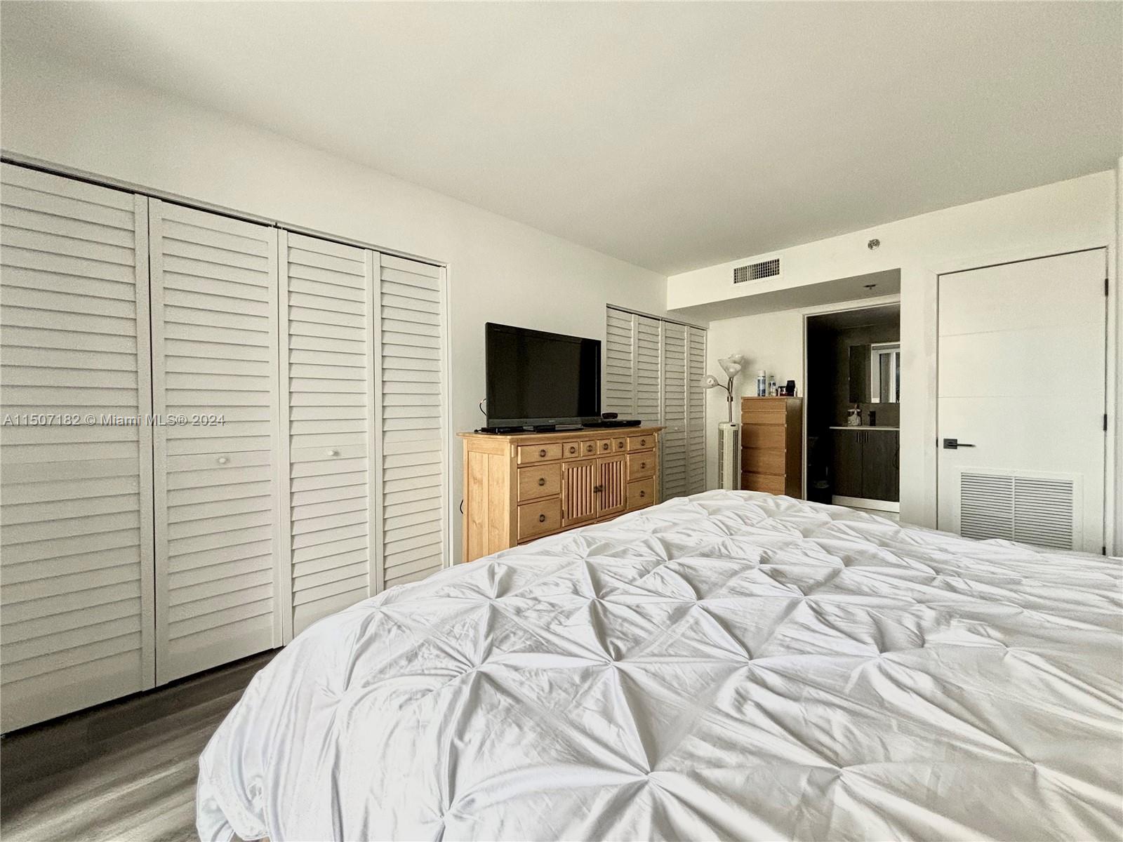540 Brickell Key Dr 900, Miami, Florida 33131, 1 Bedroom Bedrooms, ,1 BathroomBathrooms,Residential,For Sale,540 Brickell Key Dr 900,A11507182