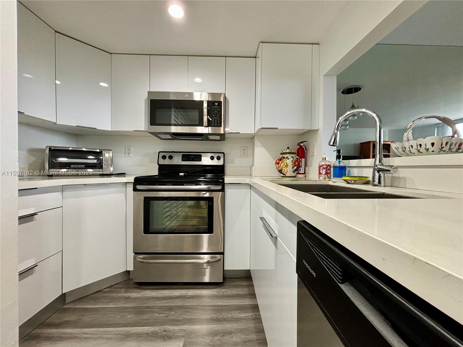 540 Brickell Key Dr 900, Miami, Florida 33131, 1 Bedroom Bedrooms, ,1 BathroomBathrooms,Residential,For Sale,540 Brickell Key Dr 900,A11507182
