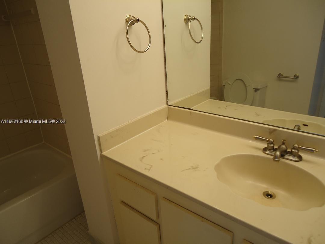 555 NE 15th St 26D, Miami, Florida 33132, 1 Bedroom Bedrooms, ,1 BathroomBathrooms,Residential,For Sale,555 NE 15th St 26D,A11507166
