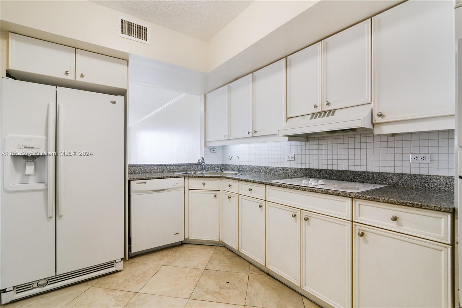 8855 Collins Ave 6E, Surfside, Florida 33154, 1 Bedroom Bedrooms, ,1 BathroomBathrooms,Residential,For Sale,8855 Collins Ave 6E,A11507245