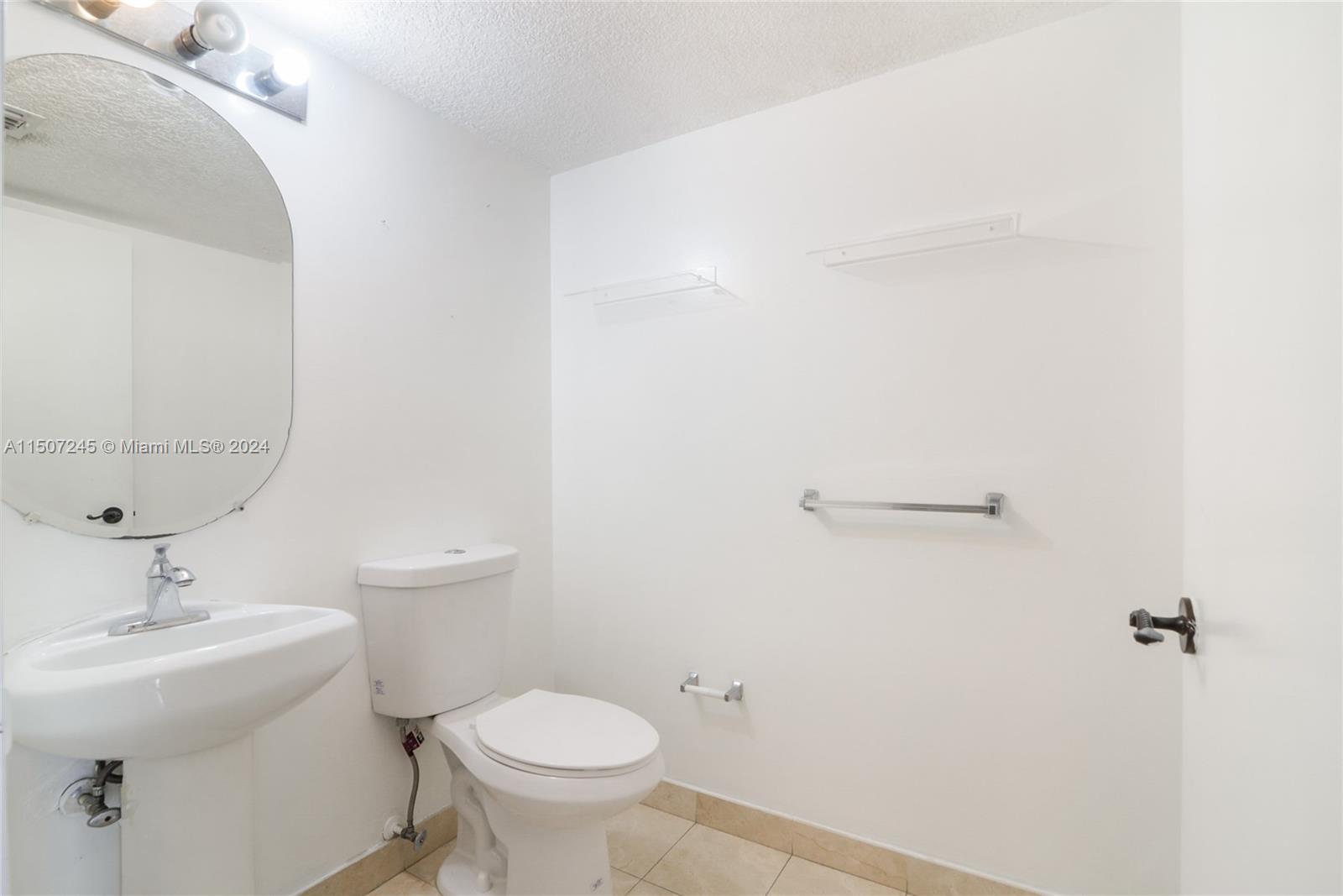 8855 Collins Ave 6E, Surfside, Florida 33154, 1 Bedroom Bedrooms, ,1 BathroomBathrooms,Residential,For Sale,8855 Collins Ave 6E,A11507245