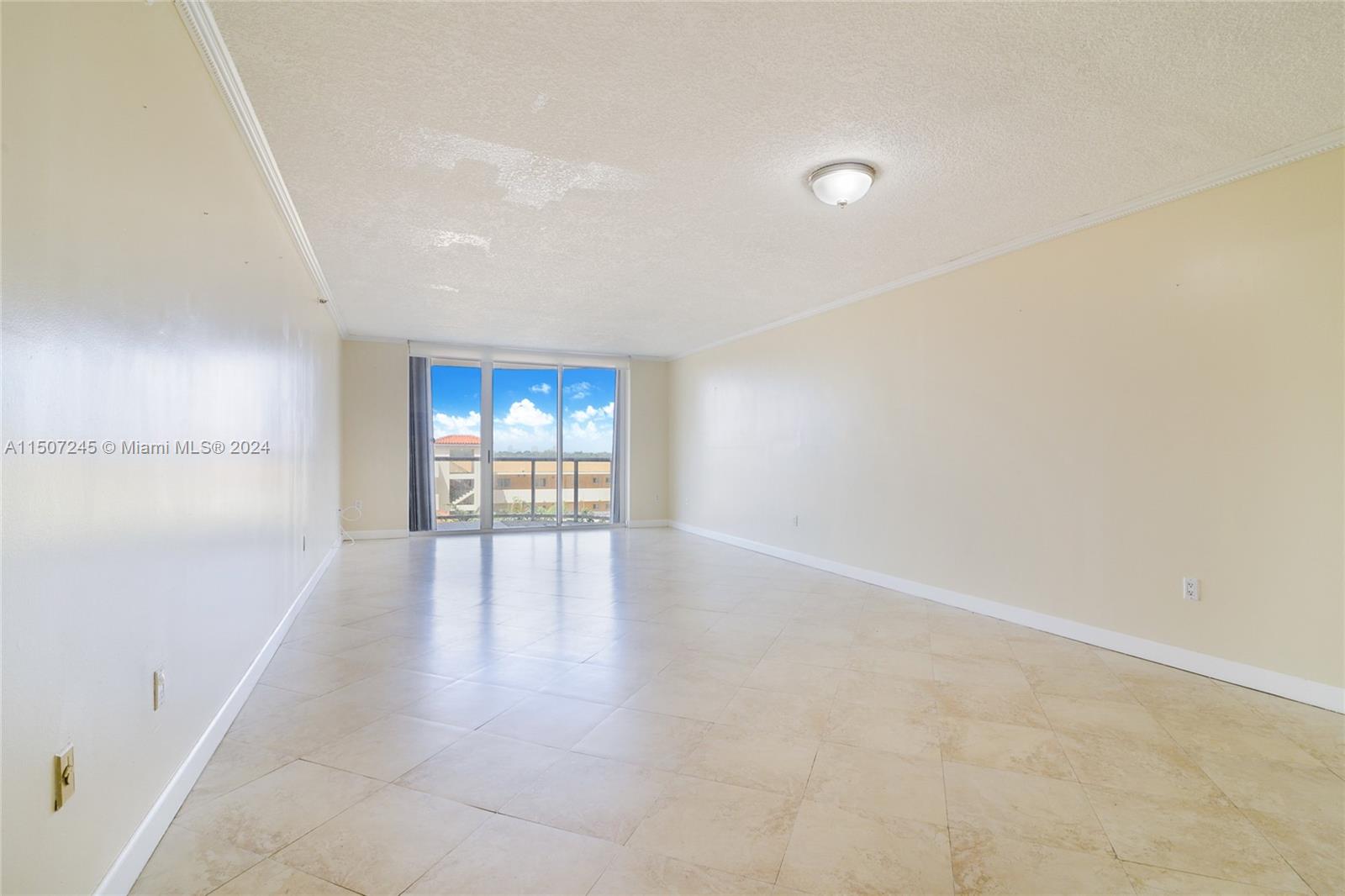 8855 Collins Ave 6E, Surfside, Florida 33154, 1 Bedroom Bedrooms, ,1 BathroomBathrooms,Residential,For Sale,8855 Collins Ave 6E,A11507245